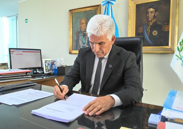 Poggi firmando 3